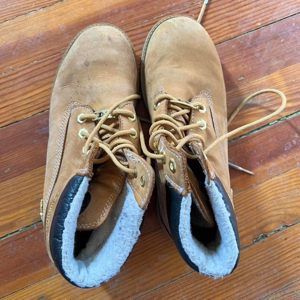 Timberland classic Boots size 7.5w - Picture 3 of 4